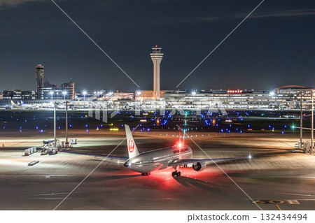 羽田機場夜間，飛機滑行，東京大田區 132434494