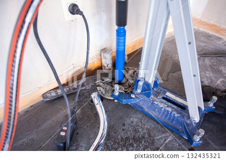 Diamond drill on tripod 132435321