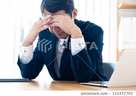 震驚的商人 132437703