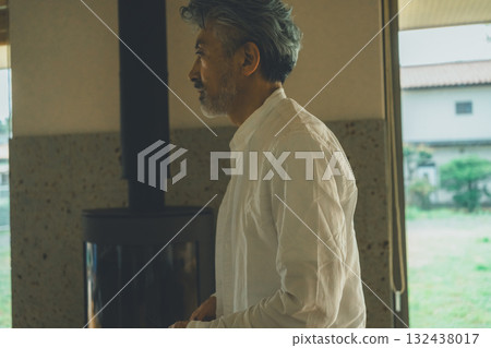 Senior man in the house Senior man in the house 132438017