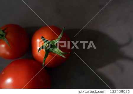 Fresh tomatoes (black background) Fresh tomatoes (black background) 132439025
