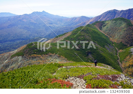 Autumn in the East Daisetsuzan Uni Ishikaridake and climbers 132439308