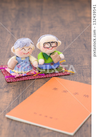 Elderly couple and pension book 132439541
