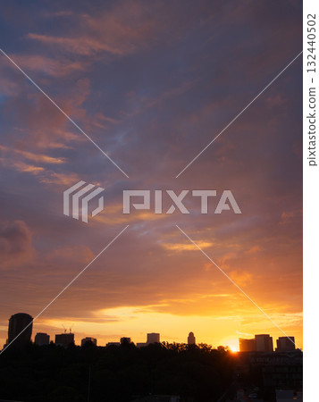 A striking autumn morning sky in Minato Ward, Tokyo. Cityscape (October 2025) A striking autumn morning sky in Minato Ward, Tokyo. Cityscape (October 2025) 132440502