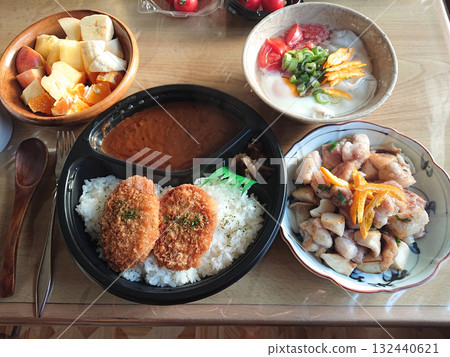 An example of a soup curry lunch set available through a food delivery service 132440621