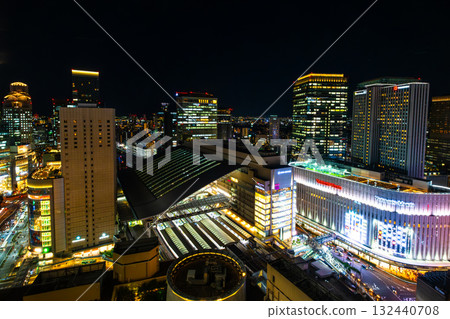 JR大阪站和摩天大樓的夜景 132440708