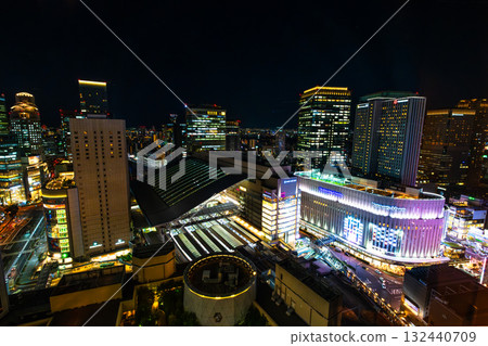 JR大阪站和摩天大樓的夜景 132440709