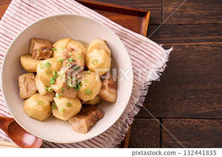 芋頭燉煮五花肉|自製日式主菜 芋頭燉煮五花肉|自製日式主菜 132441835