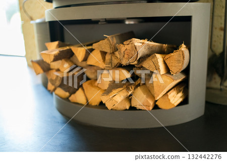 柴爐用的木柴庫存 132442276