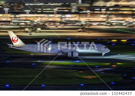 夜晚的羽田機場，飛機降落，東京大田區 132442437