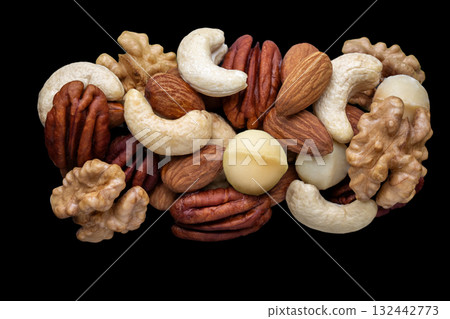 混合多種新鮮烘焙的綜合堅果 132442773