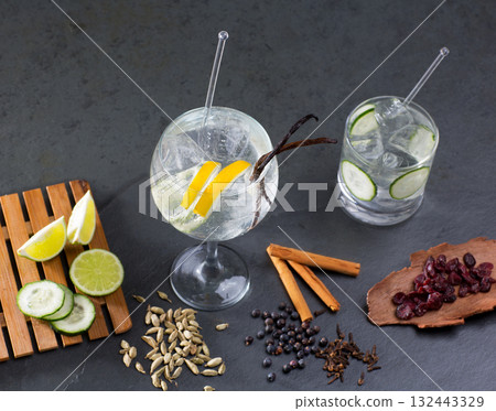 Gin tonic cocktail with lima and many spices 132443329