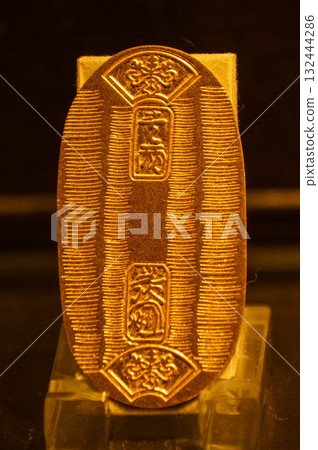 展示江戶時代的金幣 132444286