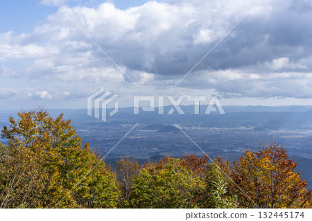福島縣福島市磐梯吾妻天際線的秋葉 福島縣福島市磐梯吾妻天際線的秋葉 132445174