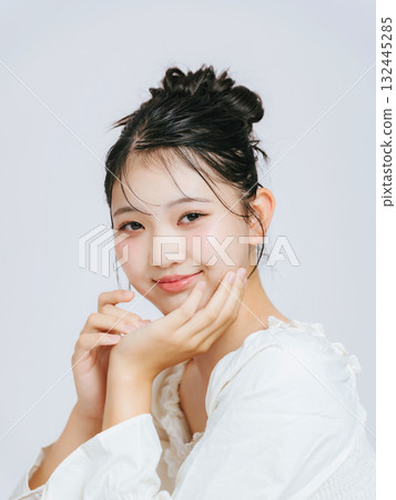 Fashion portrait of young woman Fashion portrait of young woman 132445285