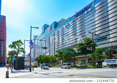 Nishitetsu Fukuoka (Tenjin) Station, from the Watanabe-dori Tenjin Bus Center intersection in Tenjin, Chuo Ward, Fukuoka City, on the Fukuoka Mitsukoshi side 132446770