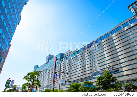 西鐵福岡(天神)站,白天色,從福岡市中央區天神渡邊通天神巴士中心十字路口出發,福岡三越一側 西鐵福岡(天神)站,白天色,從福岡市中央區天神渡邊通天神巴士中心十字路口出發,福岡三越一側 132446960