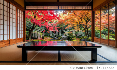 從日式房間欣賞美麗的秋季花園 132447282