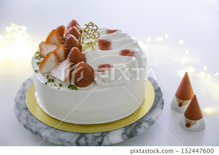 聖誕老人和草莓蛋糕 聖誕老人和草莓蛋糕 132447600