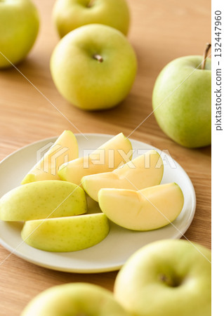 Aomori Prefecture Apples (Toki) Aomori Prefecture Apples (Toki) 132447960