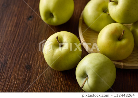 Aomori Prefecture Apples (Toki) 132448264