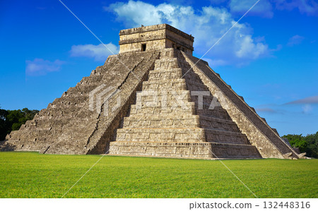 Chichen Itza El Templo Kukulcan temple 132448316