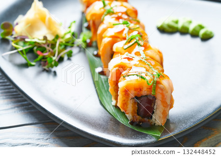 Rice Maki Sushi with nori foie and mango 132448452