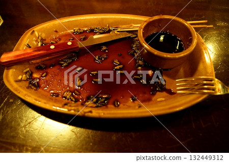 End of lunch, diner, dirty table End of lunch, diner, dirty table 132449312