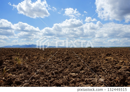 plough plowed brown clay field blue sky horizon plough plowed brown clay field blue sky horizon 132449315