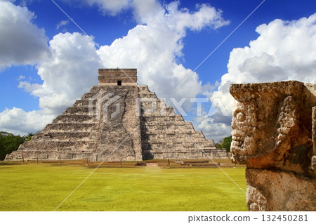 Chichen Itza Tzompantli the Wall of Skulls Chichen Itza Tzompantli the Wall of Skulls 132450281