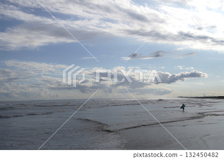 Katakai Shintei and surfers 132450482