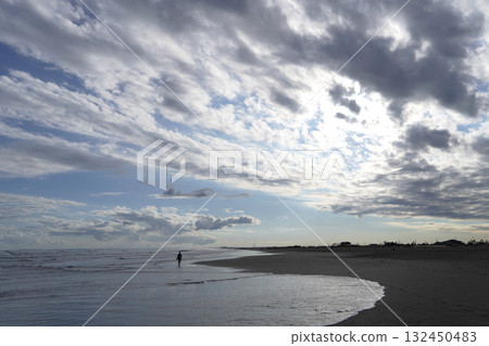 Katakai Shintei and surfers 132450483