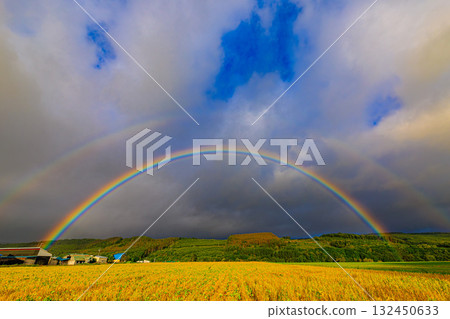 雙彩虹之國－北海道的秋日天空 132450633