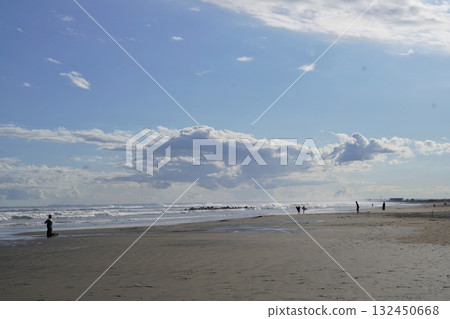 卡塔卡伊海灘和藍天 132450668