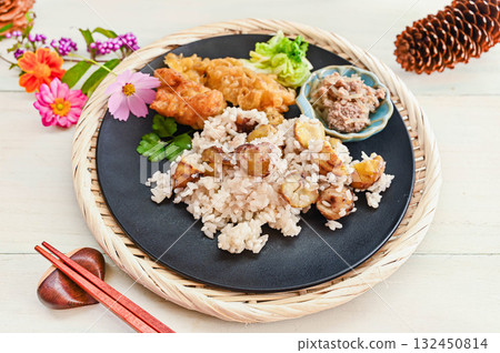 Chestnut rice with red beans 132450814