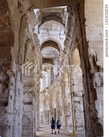 羅馬競技場城牆的羅馬遺址 羅馬競技場城牆的羅馬遺址 132450834