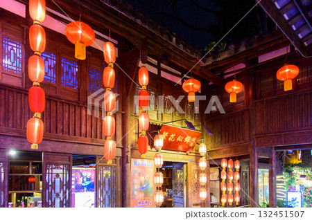 Beautiful night view of Jinli in Chengdu, Sichuan Province, China Beautiful night view of Jinli in Chengdu, Sichuan Province, China 132451507