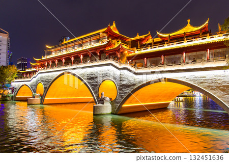 中國四川成都安順郎橋美麗的夜景 132451636