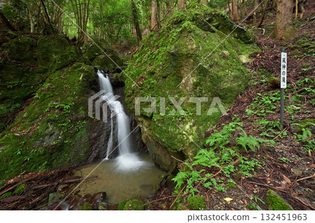 Fujin Falls (Wakasa Town, Mikata-Kaminaka District, Fukui Prefecture) 132451963