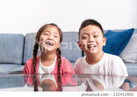 Elementary school siblings, close friends 132452002