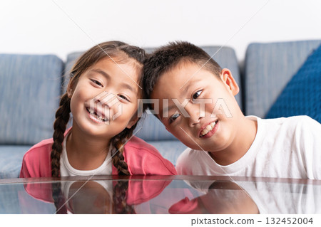 Elementary school siblings, close friends 132452004