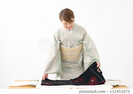 女人折疊和服回收 132452073