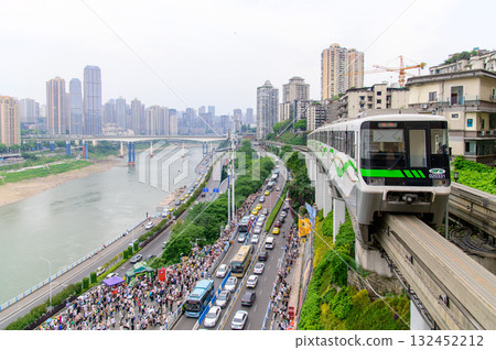 中國重慶的單軌鐵路風景 中國重慶的單軌鐵路風景 132452212