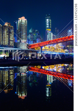 中國重慶洪崖洞的美麗夜景 中國重慶洪崖洞的美麗夜景 132452298