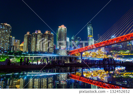 中國重慶美麗閃耀的夜景 132452652