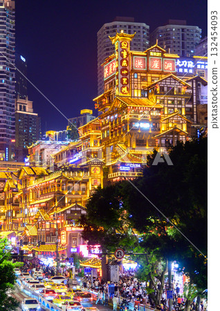 中國重慶美麗閃耀的夜景 132454093