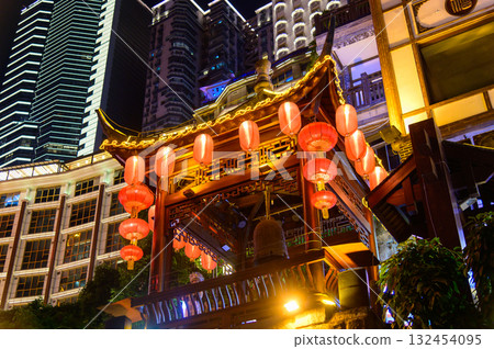 中國重慶美麗閃耀的夜景 中國重慶美麗閃耀的夜景 132454095