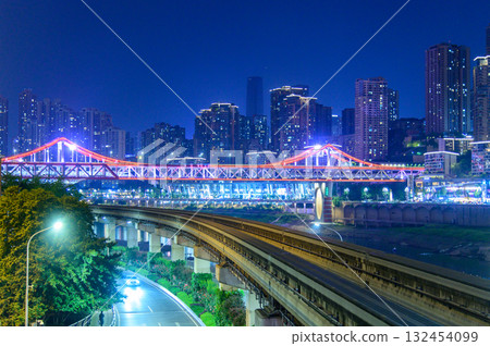 中國重慶美麗閃耀的夜景 132454099