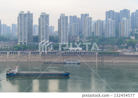 流經中國重慶的長江景色 132454577