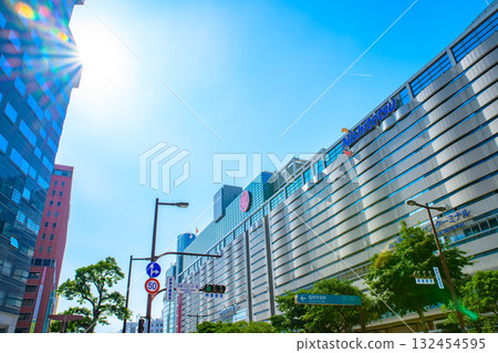 西鐵福岡站，上午和下午的顏色，從福岡市中央區天神渡邊通天神巴士中心十字路口出發，福岡三越一側 132454595